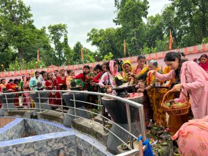 Read more about the article श्रावण दोस्रो सोमबार धनगढीका विभिन्न मन्दिरहरुमा ब्रतालु महिलाहरूको भिड