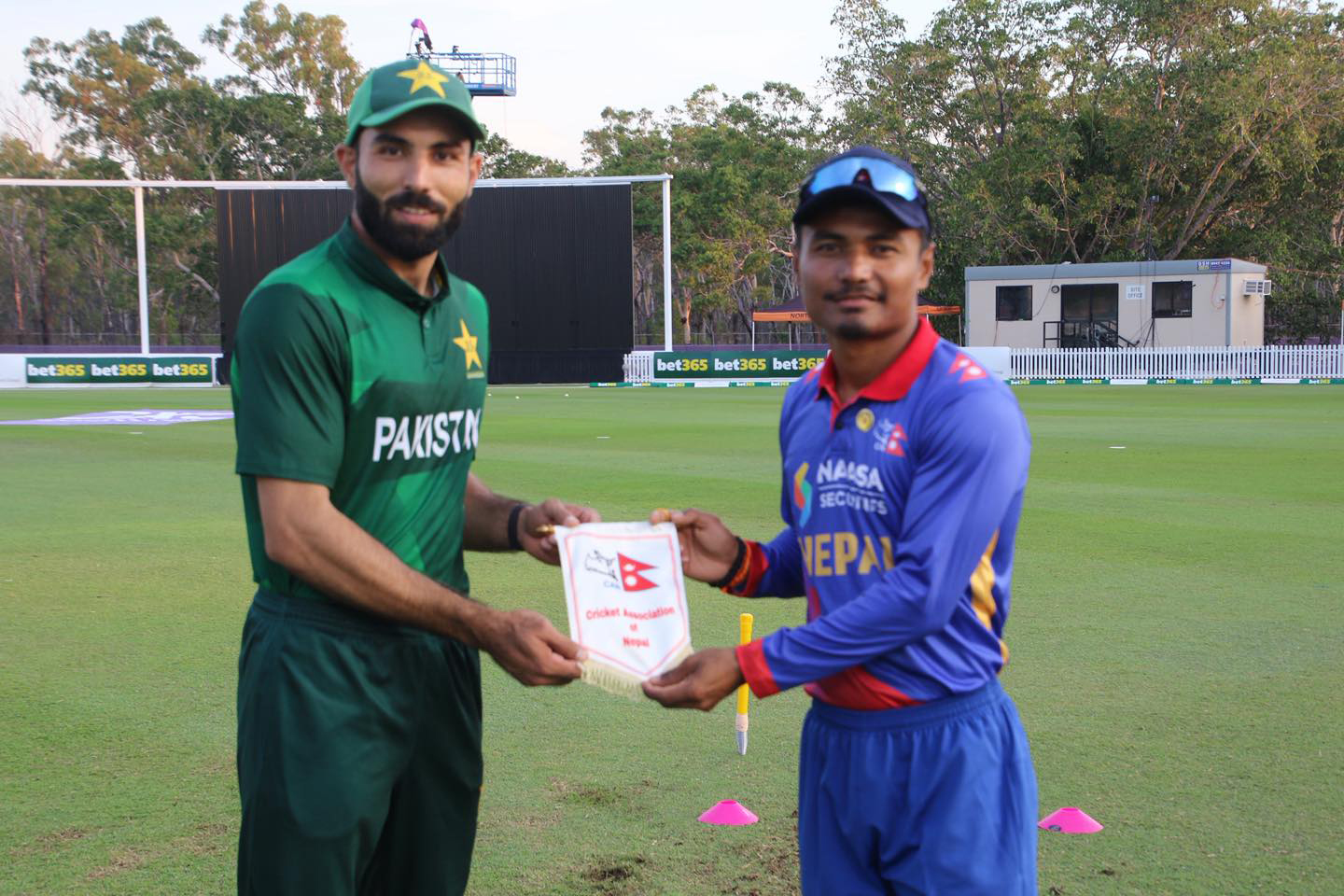 You are currently viewing पाकिस्तान शाहीन्ससँग नेपालले टस हारे सँगै फिल्डिङको निम्तो  पायो