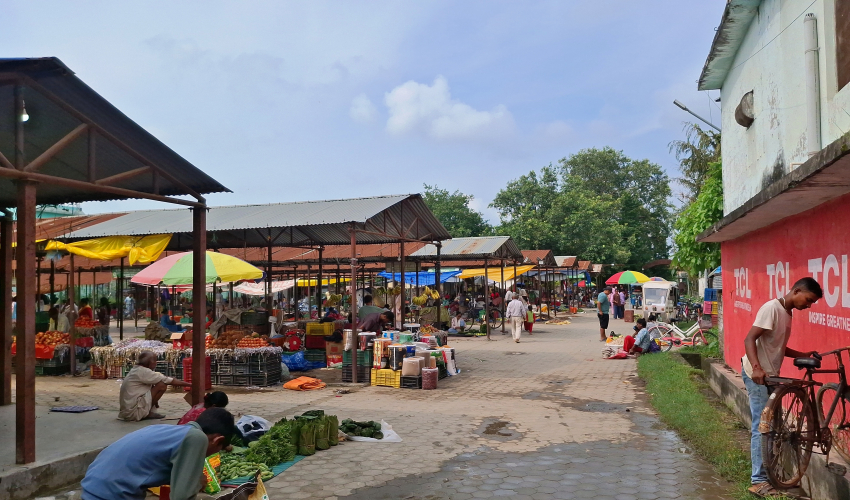 You are currently viewing धनगढीमा पसलहरू क्रमिक रूपमा खुल्दै, हाटबजारमा कारोबार