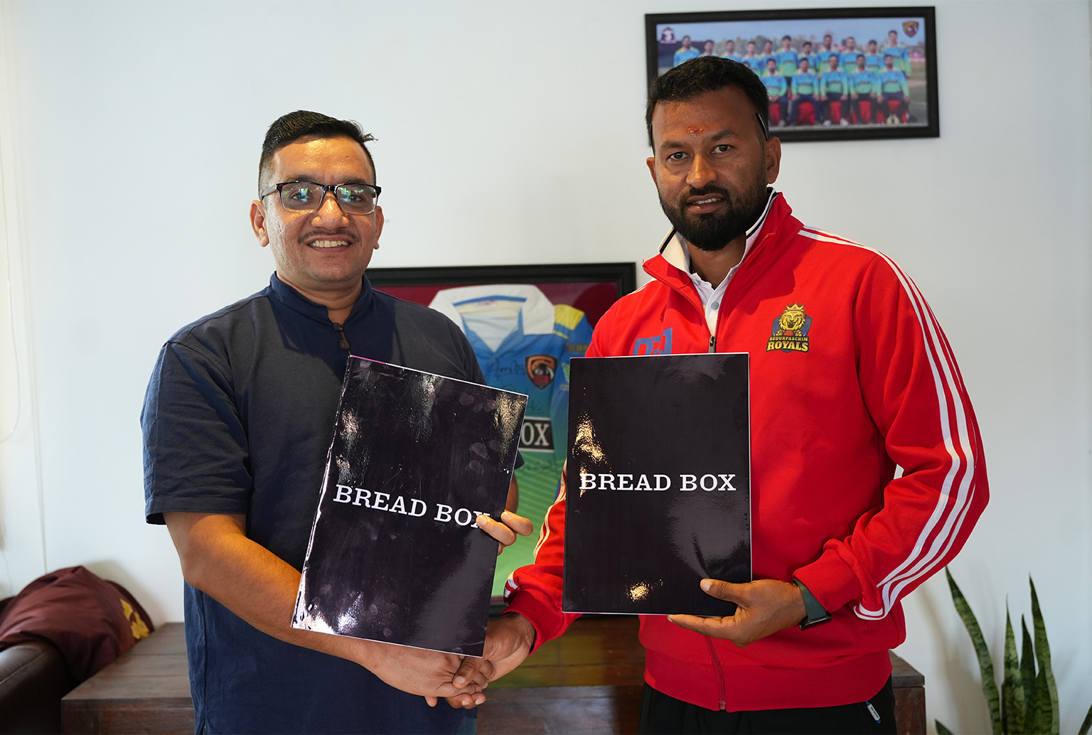 Read more about the article क्रिकेटर विनोद भण्डारी ब्रेड बक्सको ब्रान्ड एम्बासडर नियुक्त /BinodBhandari/BreadBoxCafe