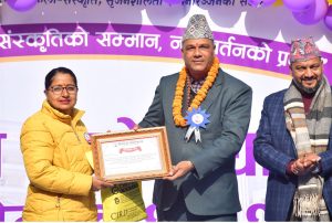 Read more about the article चैतन्य दोस्रो विद्यार्थी महोत्सवमा गौ संरक्षण अभियन्ता रिता अवस्थी ‘चैतन्य प्रेरणादायी युवा सम्मान’बाट सम्मानित